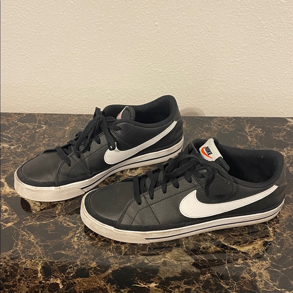 Nike Men's Black Sneakers with White Accents